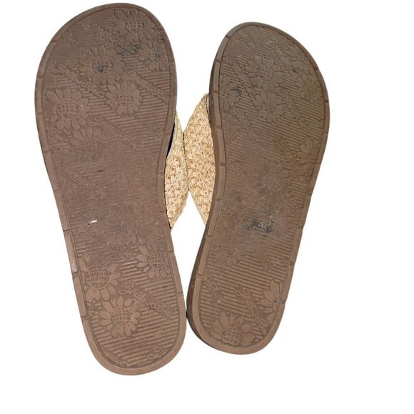 Yellow box flip flops size 7.5 - Picture 4 of 5